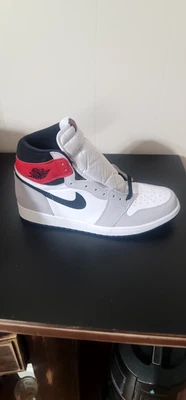 Talla 11.5 - Jordan 1 Retro Alto OG Gris Humo 2020 (solo zapato derecho) Foto 1 de 3