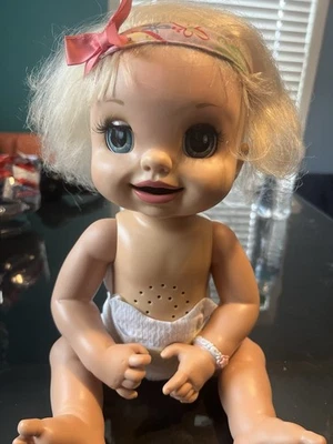 Baby Alive 2007 aprende a ir al baño cabello rubio ESTADO DE FUNCIONAMIENTO Foto 1 de 4