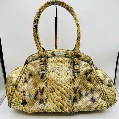 Bolso de hombro Cole Haan para mujer con estampado de pitón 18” de ancho x 10” de alto x 6” de profundidad Foto 1 de 4