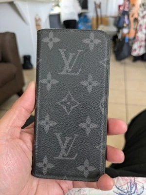Funda tipo folio perfecta Louis Vuitton con monograma para teléfono iPhone 7 y 8 Plus Foto 1 de 4