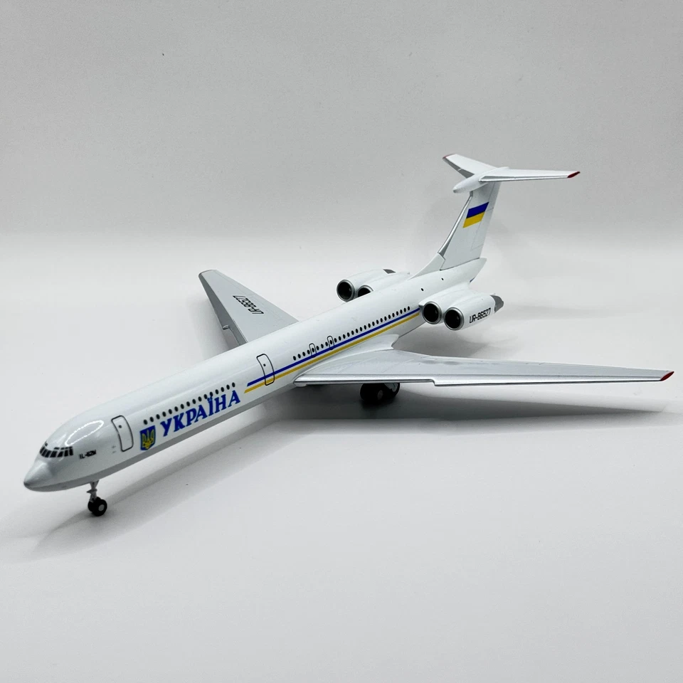 Ilyushin Il-62 “Ukraine” | Reg: UR-86527 | 1:200 Scale Plastic Model - Image 1 of 4