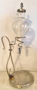Servidor aireador de vino enchapado en plata uvas grabadas Oberglas austriaco vintage de los años 60 - Imagen 1 de 14