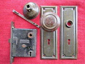 SET ANTIQUE VINTAGE 1886 SARGENT DOOR KNOBS, BACKPLATES & DOOR MORTIS ( LOCK ) - Picture 1 of 12