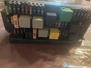 Mercedes W204 C250 C300 Front SAM Module Relay Fuse Box 2129005812 OEM - Picture 1 of 9