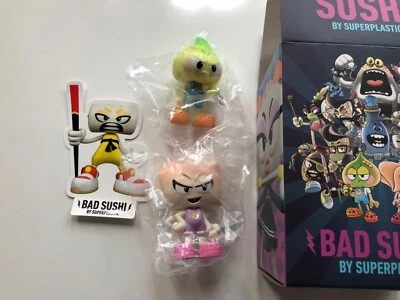 Caja abierta de sushi malo superplástico figura rebanada y especias jengibre wasabi Foto 1 de 2