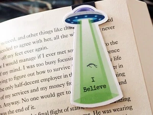 Alien UFO I believe Magnetic Bookmark Book Lover Bookish Reader Gift Bookclub - Picture 1 of 3