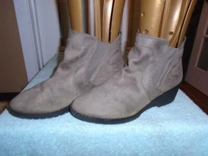 Me Too Women's Nexus Nutmeg Suede Chelsea Boots Size 9.5 M - Picture 1 of 9