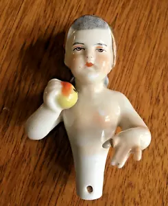 Dressel & Kister - Child holding apple, wearing bonnet half doll 3.25" - (8cm) - Picture 1 of 6