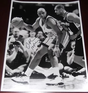 CHARLES BARKLEY Signed Auto Philadephia 76ers 11X14 Photo JSA COA - Picture 1 of 3