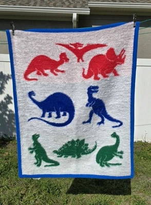 ВИНТАЖНОЕ ДВУСТОРОННЕЕ ФЛИСОВОЕ ДЕТСКОЕ ОДЕЯЛО ИЗ МЕХА ДИНОЗАВРА BIEDERLACK 27x33 дюйма НОВОЕ ЧИТАЙТЕ - Изображение 1 из 4