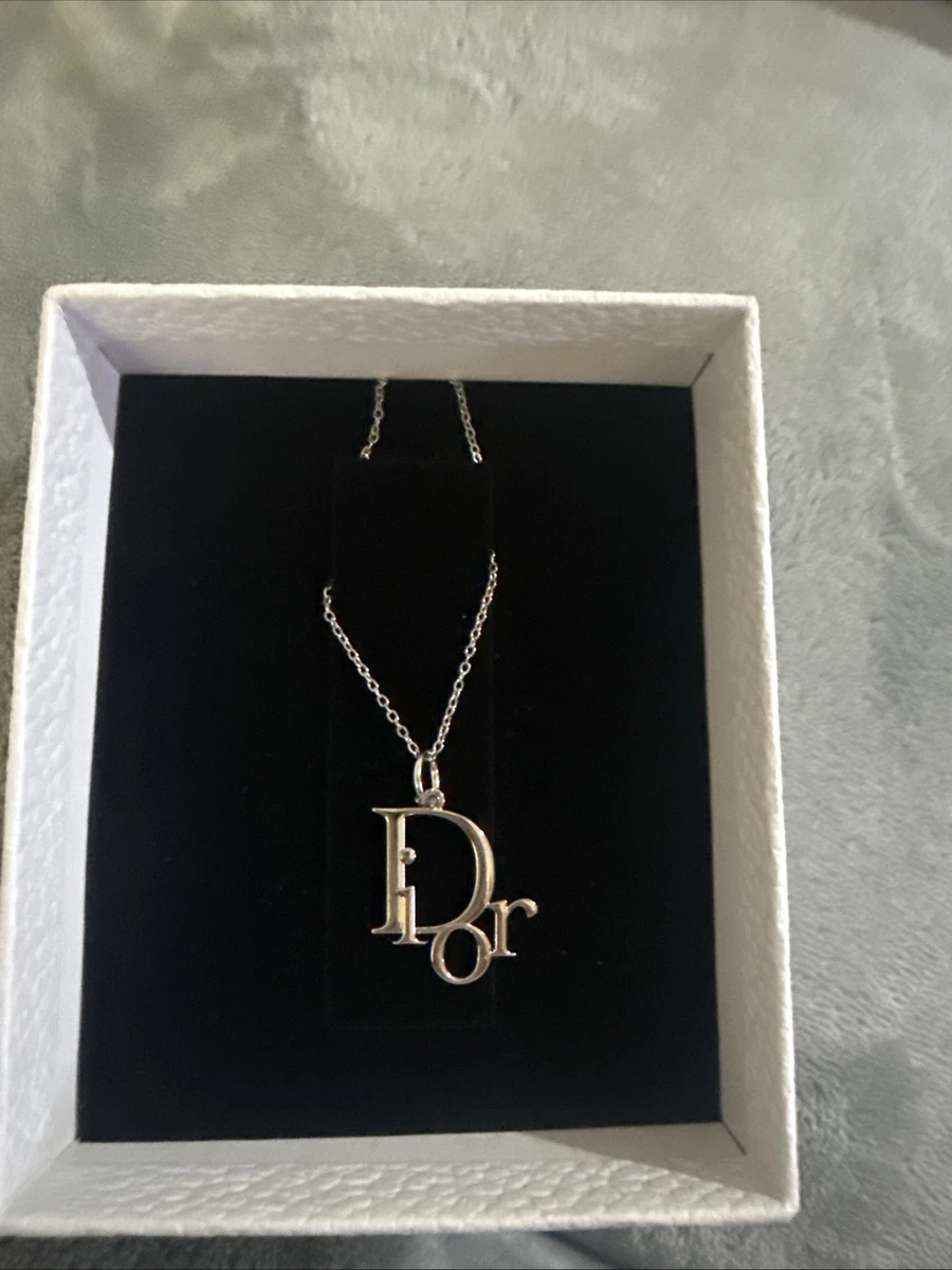 Preços baixos em Folheado a Prata Dior Fashion Colares e pingentes