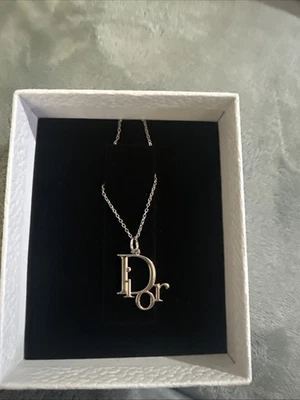 Dije collar reciclado Dior con cadena Foto 1 de 2