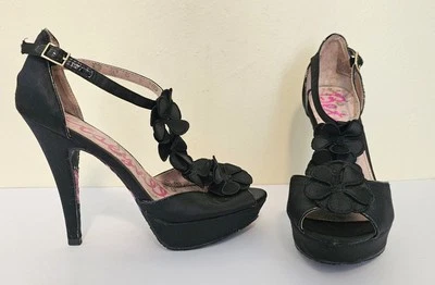 Betseyville Betsey Johnson Black Satin Peep Toe Flower Pump Stilettos, Sz 8.5 - Изображение 1 из 4