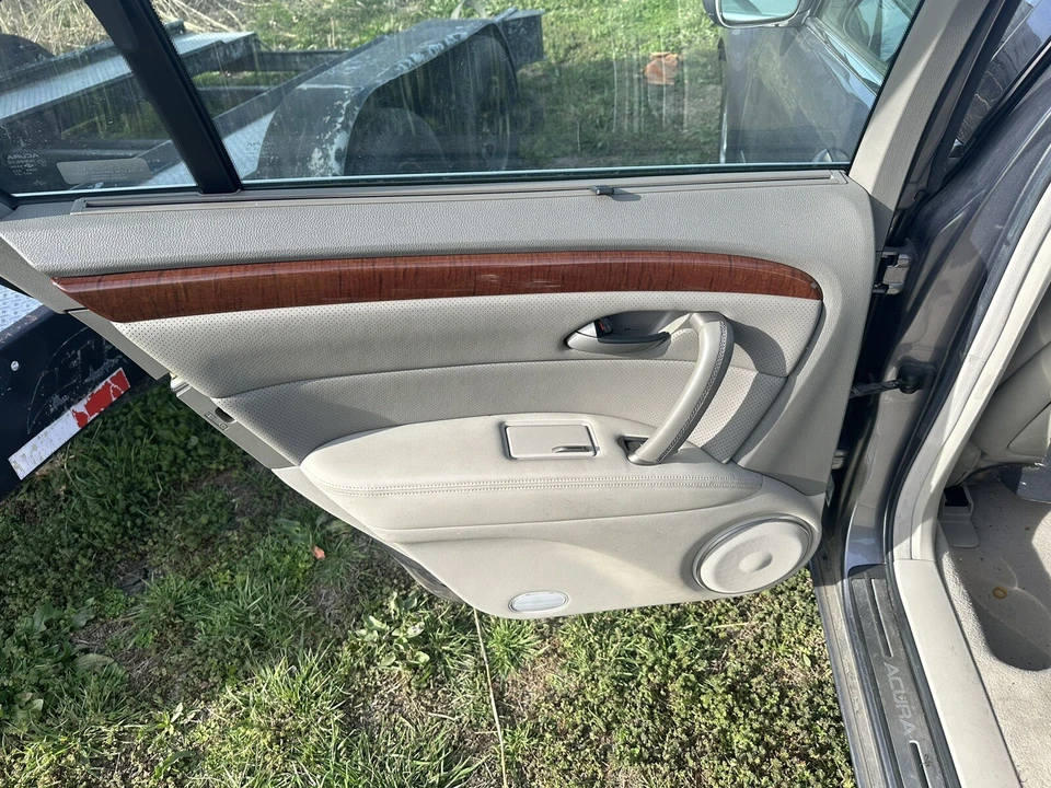 Panel de puerta trasero izquierdo Acura RL 2005-2008 (gris/beige) excelente Foto 1 de 1