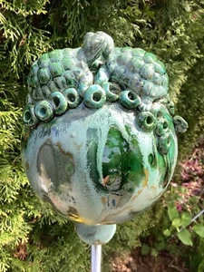 KUGEL grün - HANDARBEIT GARTENDEKO GESCHENK ROSENKUGEL KERAMIK - Bild 1 von 4