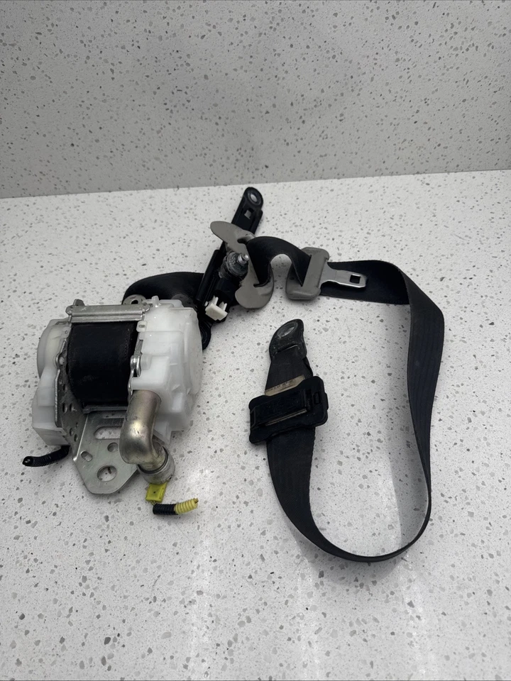 2007–2012 Lexus LS460 Front Left Seat Belt Pretensioner OEM J090331 B414-16 - Image 1 of 4