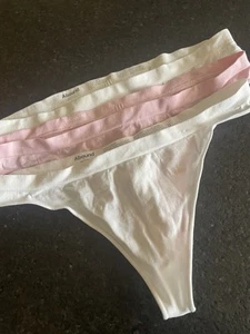 NUEVO SIN ETIQUETAS Abound Tanga Sin Costuras Ropa Interior PAQUETE Grande Rosa Y Blanco Paquete de 3 - Imagen 1 de 3