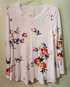 CATHY Womens L Casual T-Shirts Blouse V Neck Top Floral Rose Cottage Core - Picture 1 of 10
