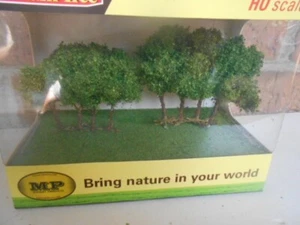 MP Scenery Products item #70504 HO Scale Privet Trees 2 Clumps 4 Per Pack - Picture 1 of 6