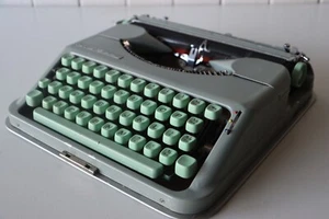 Hermes Baby Typewriter - Portable - Original Condition - Full working order - Picture 1 of 12
