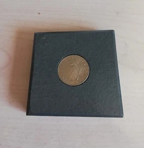 Slate Paperweight with Hungarian Coin Egret Bird Wildfowl 6 x 6 x 1 cm Felt Back - Picture 1 of 2