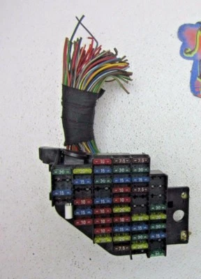 99-03 SAAB 9-3 93 FUSE BOX RELAY SWITCH PANEL 2.0L TURBO ENGINE MOTOR FUSES - Image 1 of 4