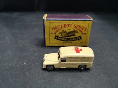 G886-MATCHBOX LESNEY Nº14A AMBULANCIA DAIMLER CON CAJA Foto 1 de 4