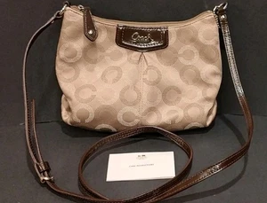 Borsa a tracolla Coach Signature marrone 9" x 6" x 3" usata in ottime condizioni - Foto 1 di 9