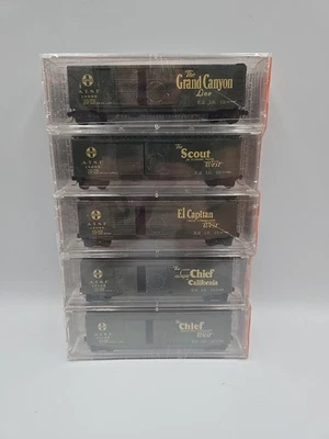 N Scale ***SANTA FE*** Map & Slogan Series 50' Box Car Set -- Micro Trains 34262 - Image 1 of 2