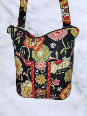 Flores BELLA TAYLOR sobre Fondo Negro 100% Algodón Med. Bandolera acolchada talla Foto 1 de 4