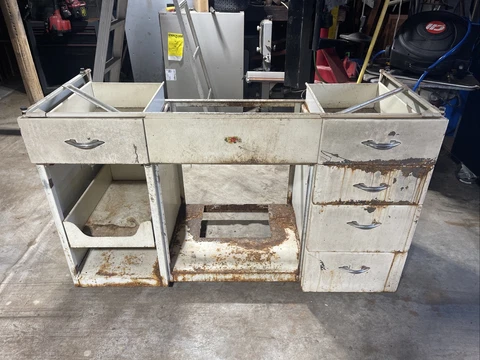 Vintage Youngstown Kitchen Sink 4.5’ x 2’ Will Deliver Offers Accepted Cover