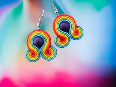 Kleine Regenbogenohrringe, hergestellt in der Soutache-Technik - Bild 1 von 3