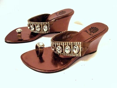 Zapatos de salón de cuña Yellow Box Maverick talla 6 bronce brillante zapatos sandalias tacón de 3 pulgadas nuevos sin etiquetas Foto 1 de 4