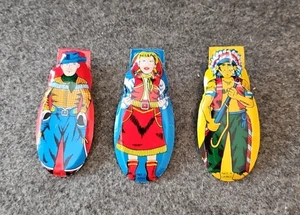 Juego De 3 Juguetes Tin Clicker De Colección Años 50, Vaquero, Vaquera, Nativo Americano 2.5" - Imagen 1 de 4