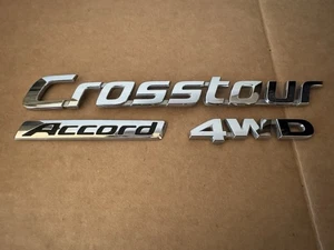 ENVÍO GRATUITO FABRICANTE DE EQUIPOS ORIGINALES HONDA CROSSTOUR 2010-2015 4x4 emblema trasero conjunto de insignias - Imagen 1 de 4