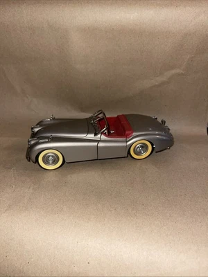 Danbury Mint 1949 Jaguar XK120 Silver Diecast 1:24 Model Car - Image 1 of 4