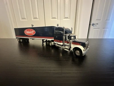 LIBERTY CLASSICS PETERBILT 379 CONVENTIONAL SEMI BANK DIECAST 1/64 - Image 1 of 3