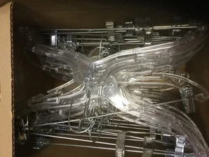 Conjunto de 30 colgadores de plástico transparente con parte superior giratoria de metal de 17" al por menor 2 piezas  - Imagen 1 de 2