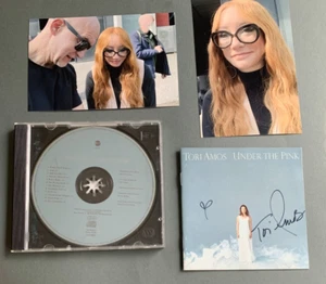 TORI AMOS In-person firmado CD-folleto firmado NUEVO autógrafo + foto - Imagen 1 de 2