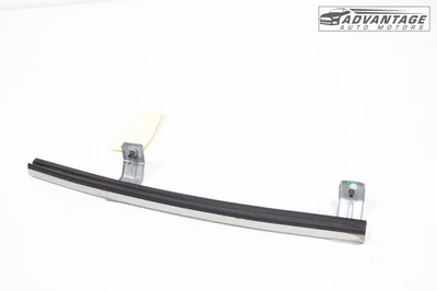 2020 - 2025 尼桑 VERSA 前右侧门前窗通道指南 原始设备制造商 — 第 1/4 张图片