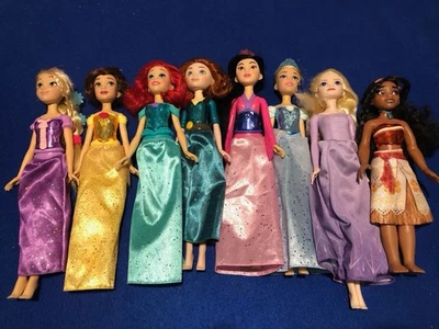 Colección Princesas Disney 8 Muñecas de Moda Royal Shimmer con Trajes Originales Foto 1 de 4