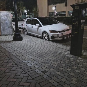 2018 Volkswagen Golf SE - Picture 1 of 12