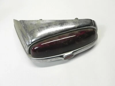 1949-50 KAISER | ВИНТАЖНЫЙ *Б/У* СЛЕВА, КОРПУС ЗАДНЕГО ФОНАРЯ В СБОРЕ  - Изображение 1 из 4