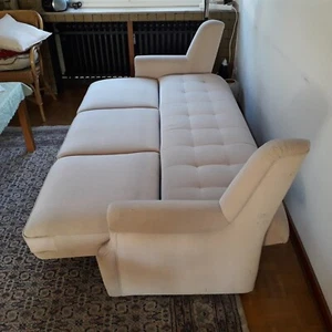 Schlafsofa mit Armlehnen aus deutscher Wertarbeit. - Bild 1 von 3