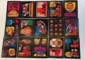 1982 TOPPS NINTENDO DONKEY KONG SET ADESIVI COMPLETO 32 CARTE + GRAFFI - Foto 1 di 3