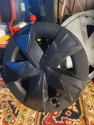 Set of (4) TOYOTA PRIUS HUBCAP WHEEL COVERS FACTORY ORIGINALS 2023-24 B8 - Image 1 of 3