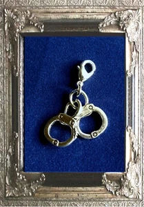 CHARM ANHÄNGER HANDSCHELLEN HOCHZEIT 925er SILBER KARABINER ARMBAND u.KETTE  - Bild 1 von 2