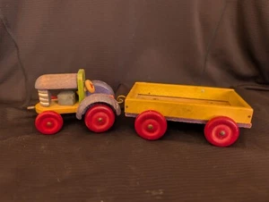 Antiguo tractor de juguete de madera con vagón hecho en Checoslovaquia 2,5"t x 4"l  - Imagen 1 de 9