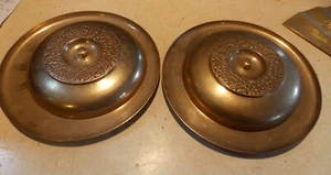 Pair of Decorative Brass Suacers with Lids - Imagen 1 de 2