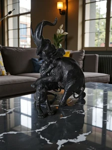 Schwermetall schwarze Statue Elefant von Jaguars angegriffen 11" x 9" - Bild 1 von 6